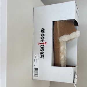 Minnetonka Tan and Cream Fuzzy Slippers